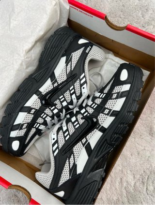 Nike P6000 Talla 38 Blancas y Negras