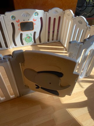 Parque infantil plegable con puerta