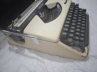 Máquina de escribir Olympia portátil