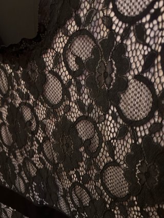 Vestido corto encaje negro y blanco elegante