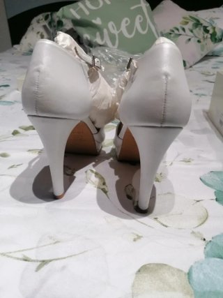 Sandalias tacón Lodi plateadas y blancas