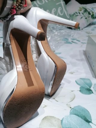 Sandalias tacón Lodi plateadas y blancas