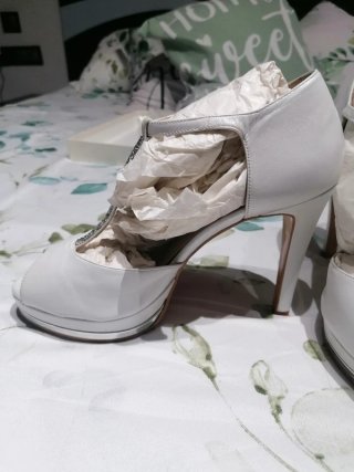 Sandalias tacón Lodi plateadas y blancas