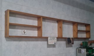 Estantería de madera para pared
