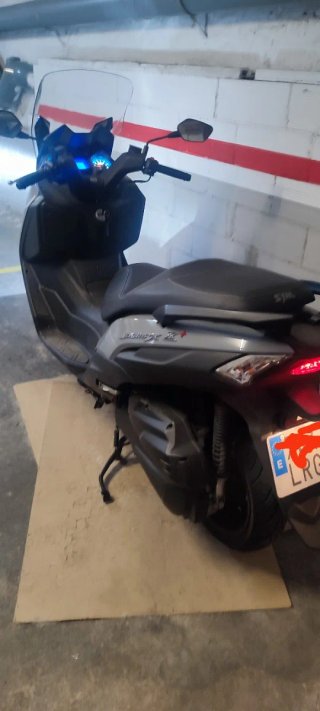 Scooter SYM 125cc Gris. Como nueva solo 5:800km