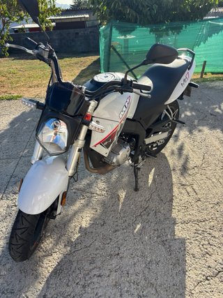 MH7 125 4T Naked Blanca