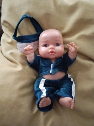 Muñeco bebé chándal azul y gorra,25cm