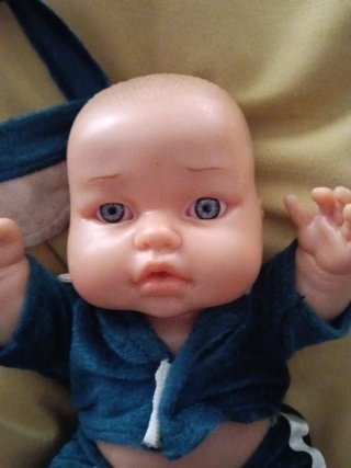 Muñeco bebé chándal azul y gorra,25cm