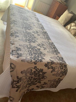 Plaid para pie de cama con diseño damasco