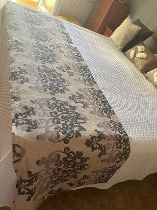 Plaid para pie de cama con diseño damasco