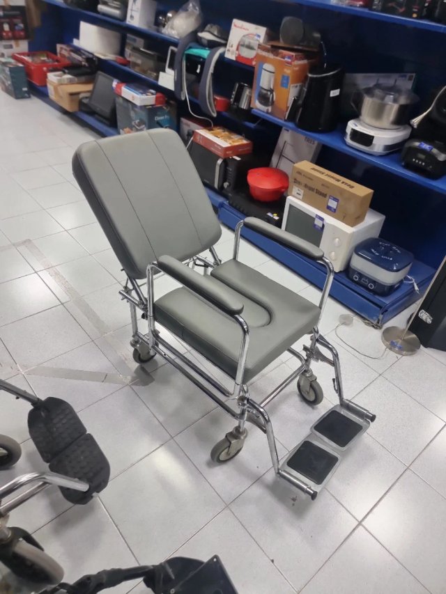 Silla de ruedas reclinable
