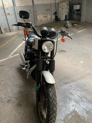 Harley-Davidson 883 R Sportster