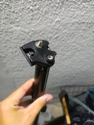 Tija de sillín de bicicleta negra