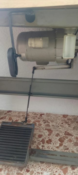 Máquina de coser Refrey