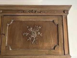 Armario antiguo de madera