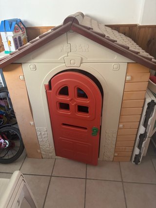 Casita infantil FEBER jardín