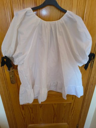 Blusa blanca con lazos