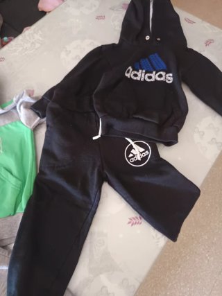 Conjunto chándal Adidas negro y verde talla 4 años