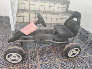 Cuatriciclo infantil para niños.