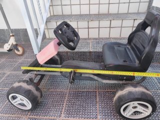 Cuatriciclo infantil para niños.