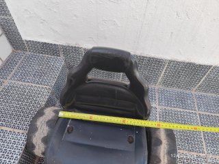 Cuatriciclo infantil para niños.