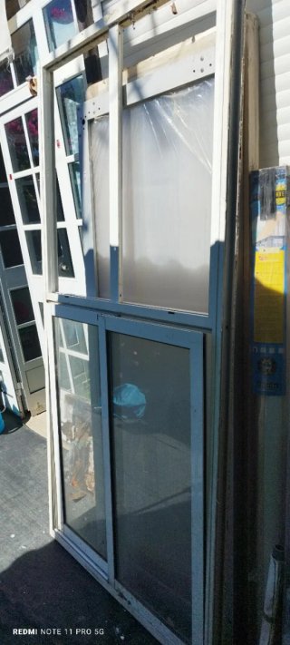Ventanal corredero con puerta