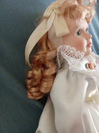 Muñeca de porcelana vintage