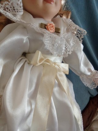 Muñeca de porcelana vintage