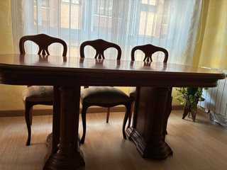 Mesa de comedor de madera con 6 sillas