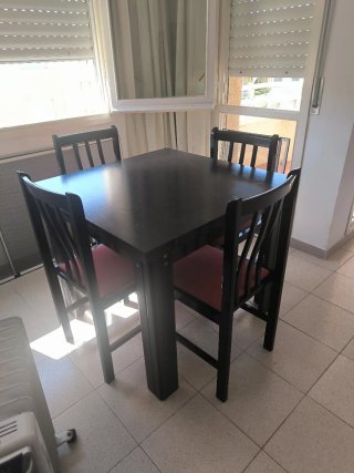 Mesa comedor y 4 sillas
