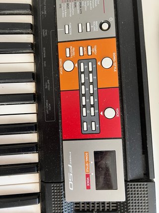 Piano Electrónico Yamaha F50