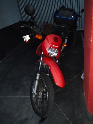 Honda XR Roja 12CV 27.000 km