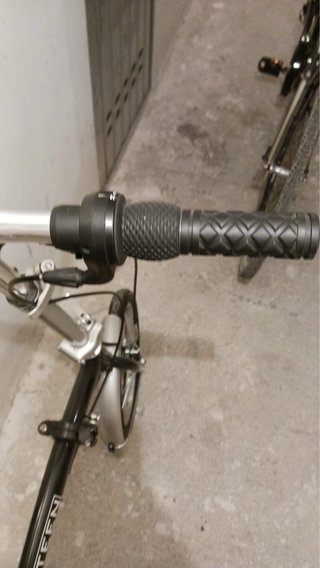 Bicicleta Plegable Teen de 16 pulgadas. Como nueva