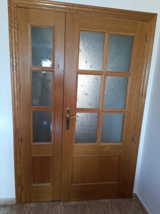 Puerta doble roble con cristal para salón