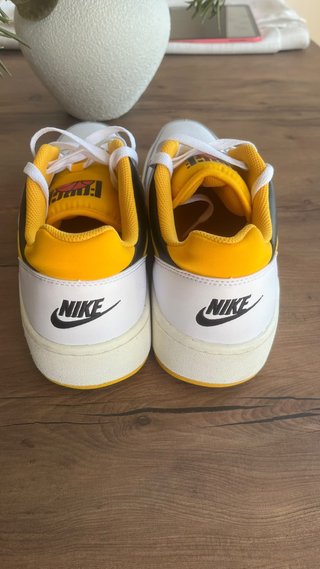 Zapatillas Nike Blancas y Amarillas