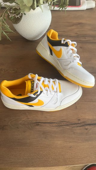 Zapatillas Nike Blancas y Amarillas