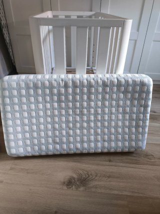 Minicuna colecho blanca con ruedas