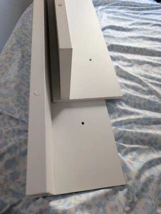 Estantería de pared blanca de madera