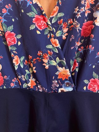 Mono corto floral azul marino