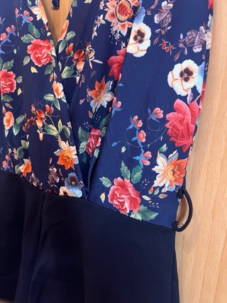 Mono corto floral azul marino