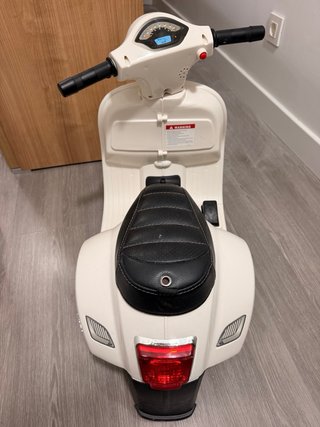 Moto Eléctrica Infantil Vespa Beige