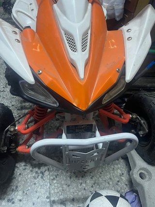 Quad infantil naranja y blanco