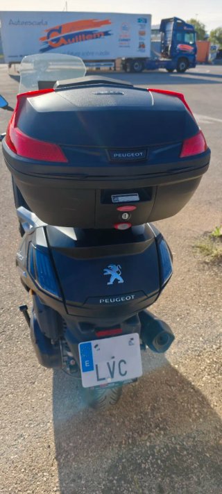 Peugeot Metropolis 400 Allure (12/2021)carnet B