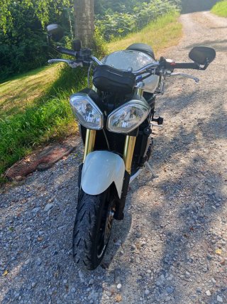 Triumph Speed Triple 1050 Blanca A2