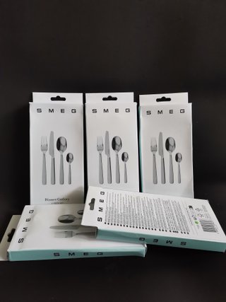 Cubiertos Smeg Set 4 Piezas