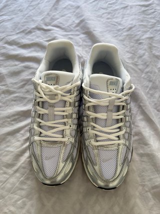 Zapatillas Nike P-6000 Plata y Blanco