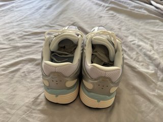Zapatillas Nike P-6000 Plata y Blanco