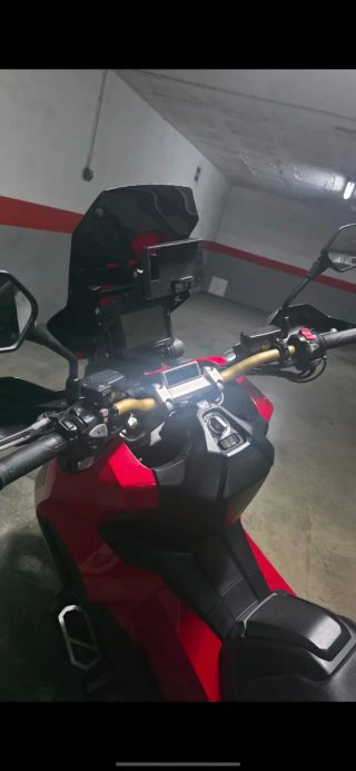 Honda X ADV 750 Negra y Roja