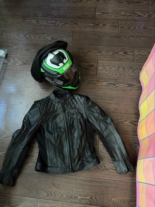 Casco, guantes y cazadora de moto talla S