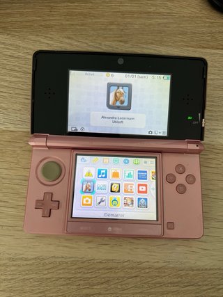 Nintendo 3DS Rosa + Cargador y Juego